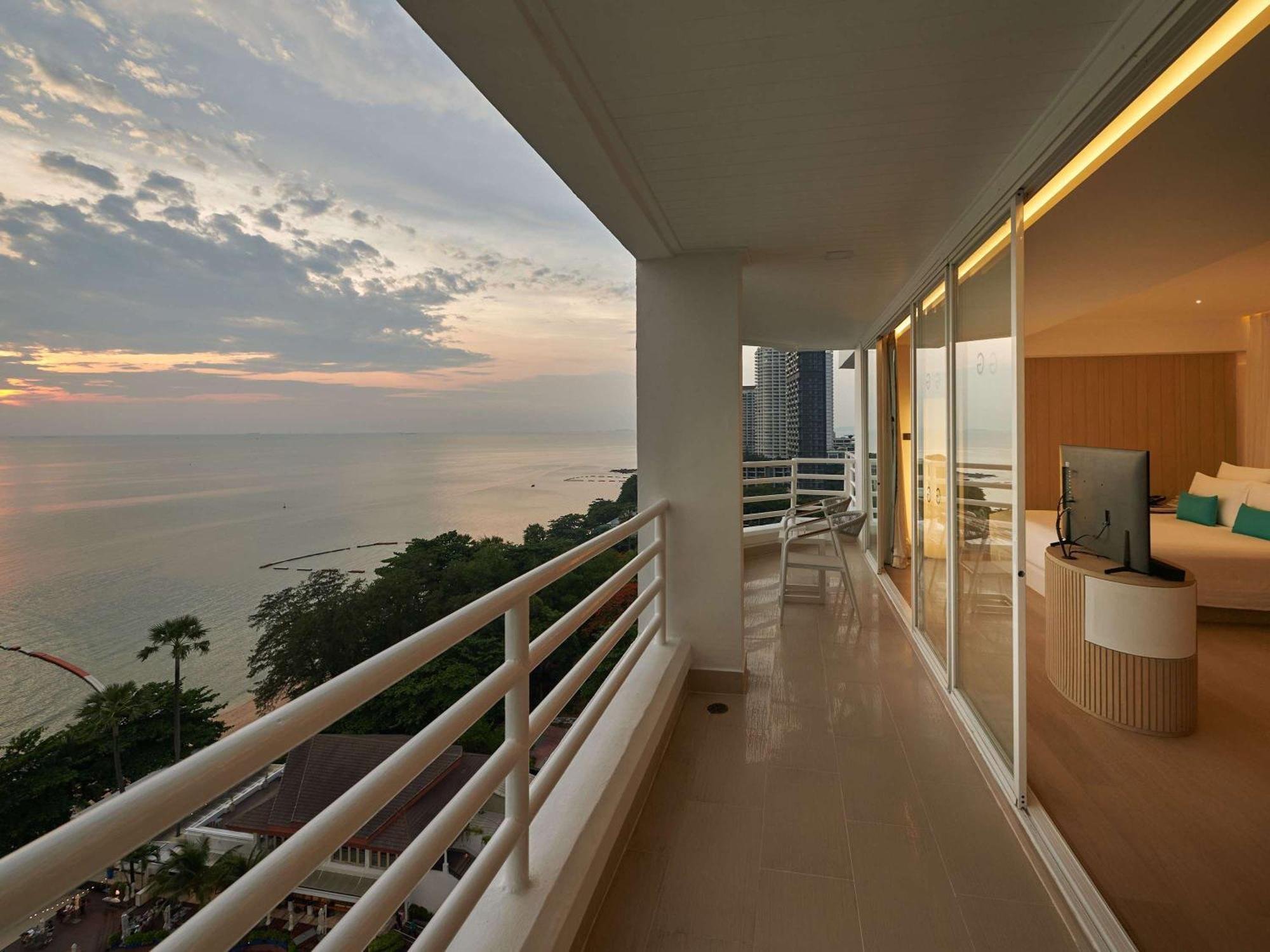 Pullman Pattaya Hotel G מראה חיצוני תמונה A balcony
