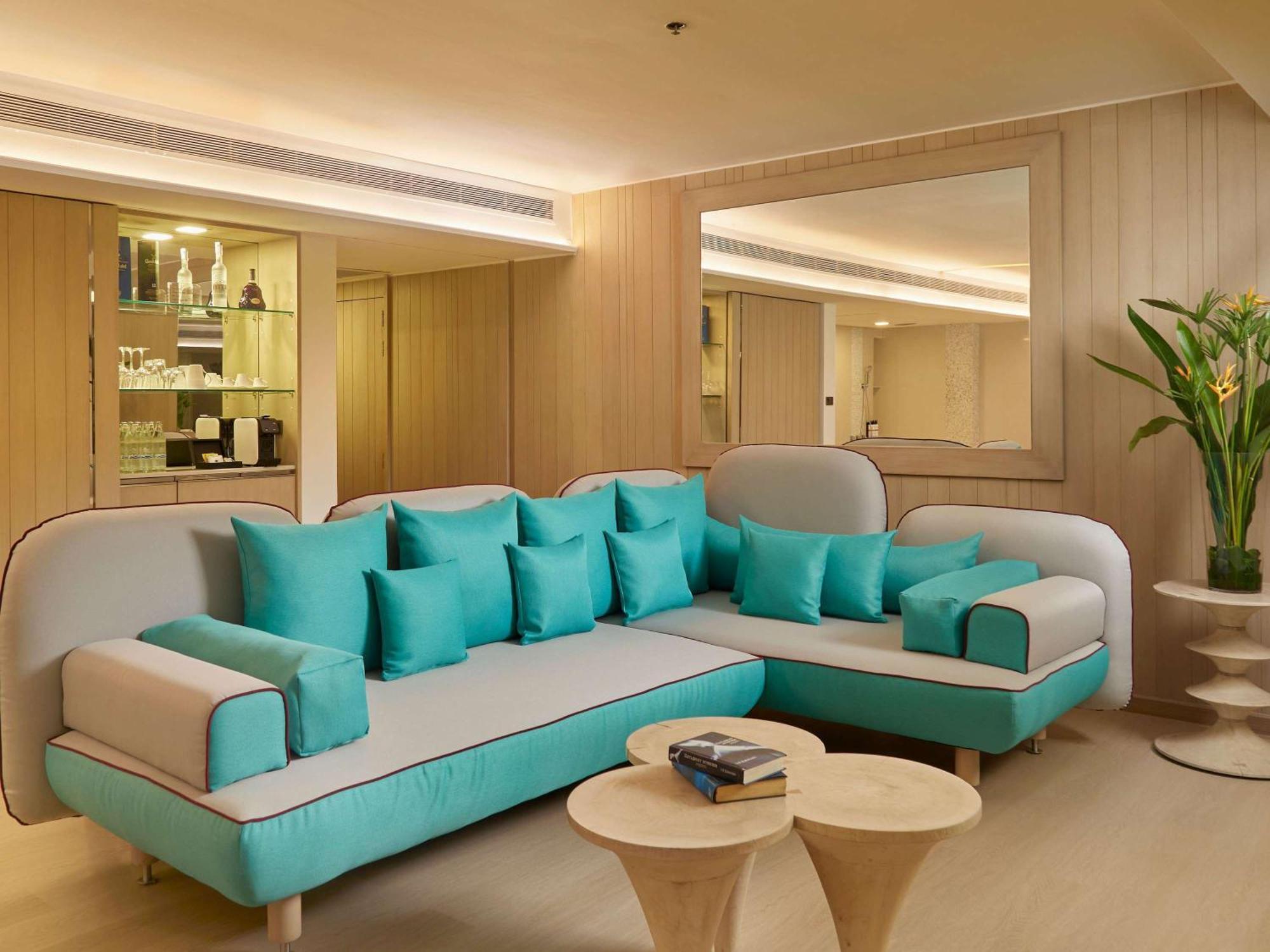 Pullman Pattaya Hotel G מראה חיצוני תמונה A living room at The Park, Hyderabad